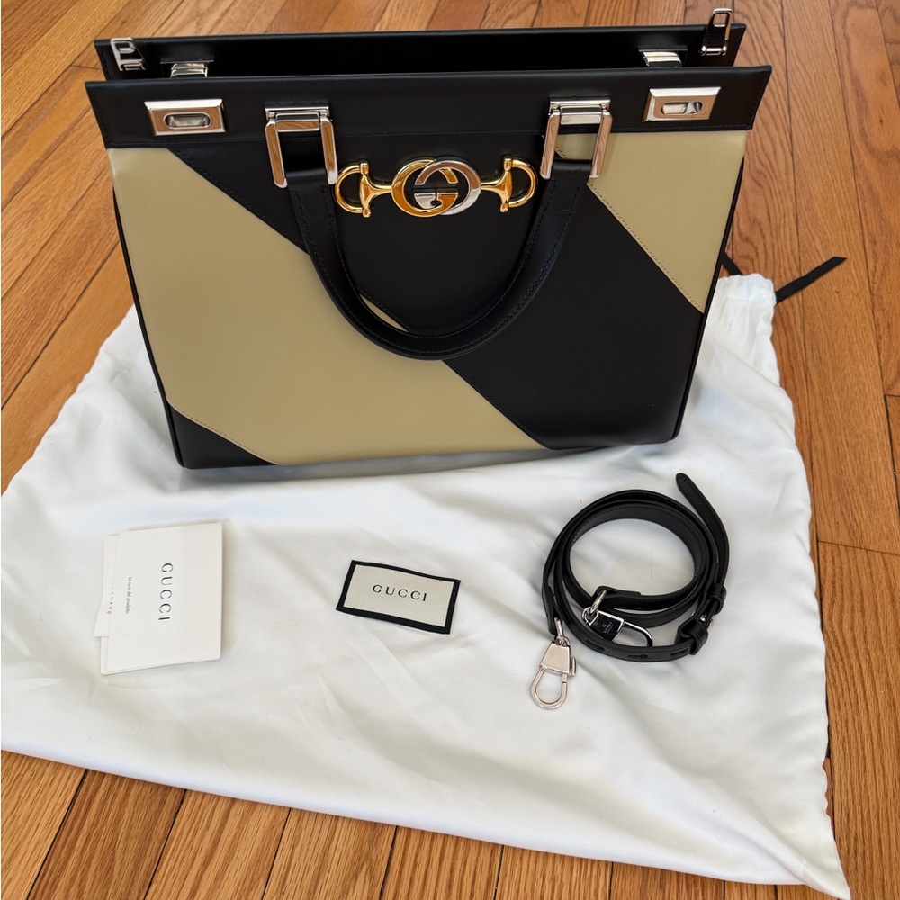 Gucci Black & Cream Large Zumi Leather Top-Handle Hand Bag w/cross body strap
